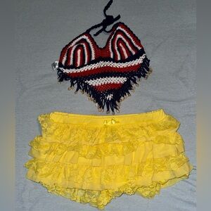 Top is a small bottoms are medium you may purchase separately if you’d like !